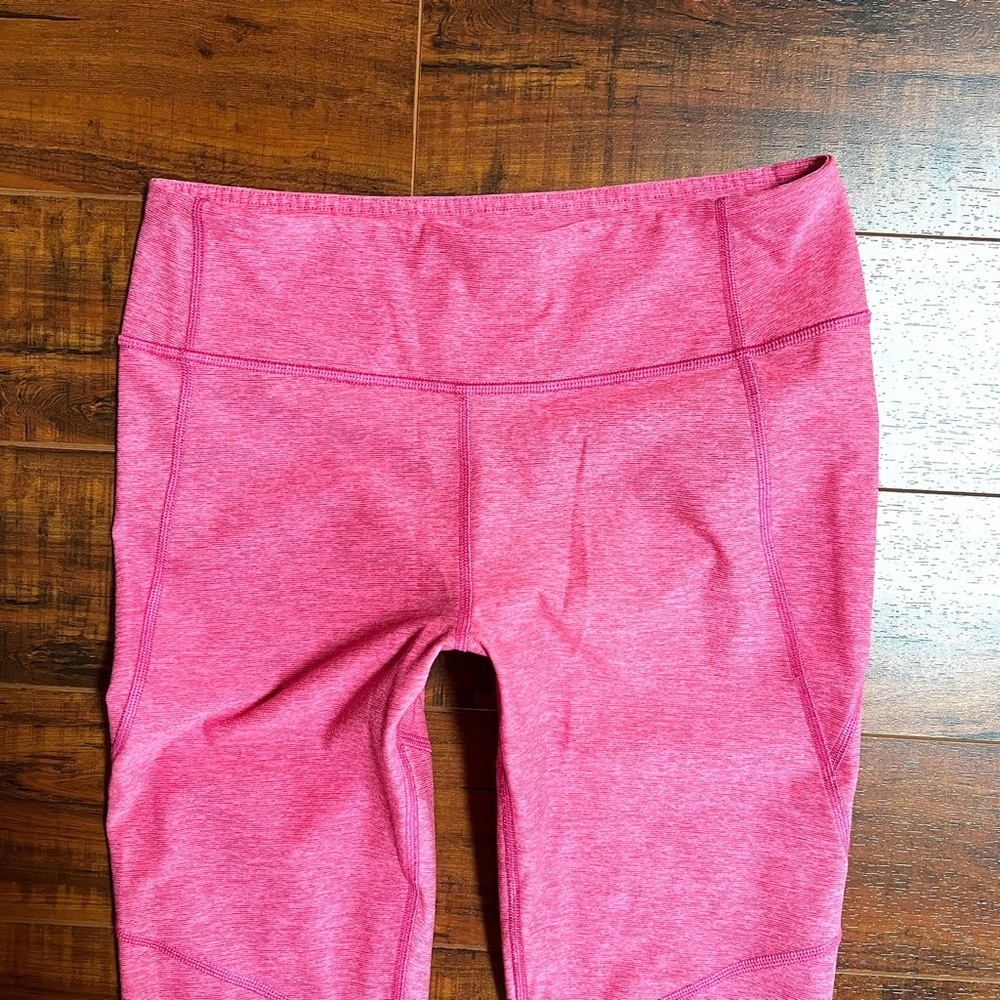 Outdoor voices, thick stretch, size medium, dark, pink cropped leggings - Picture 4 of 7